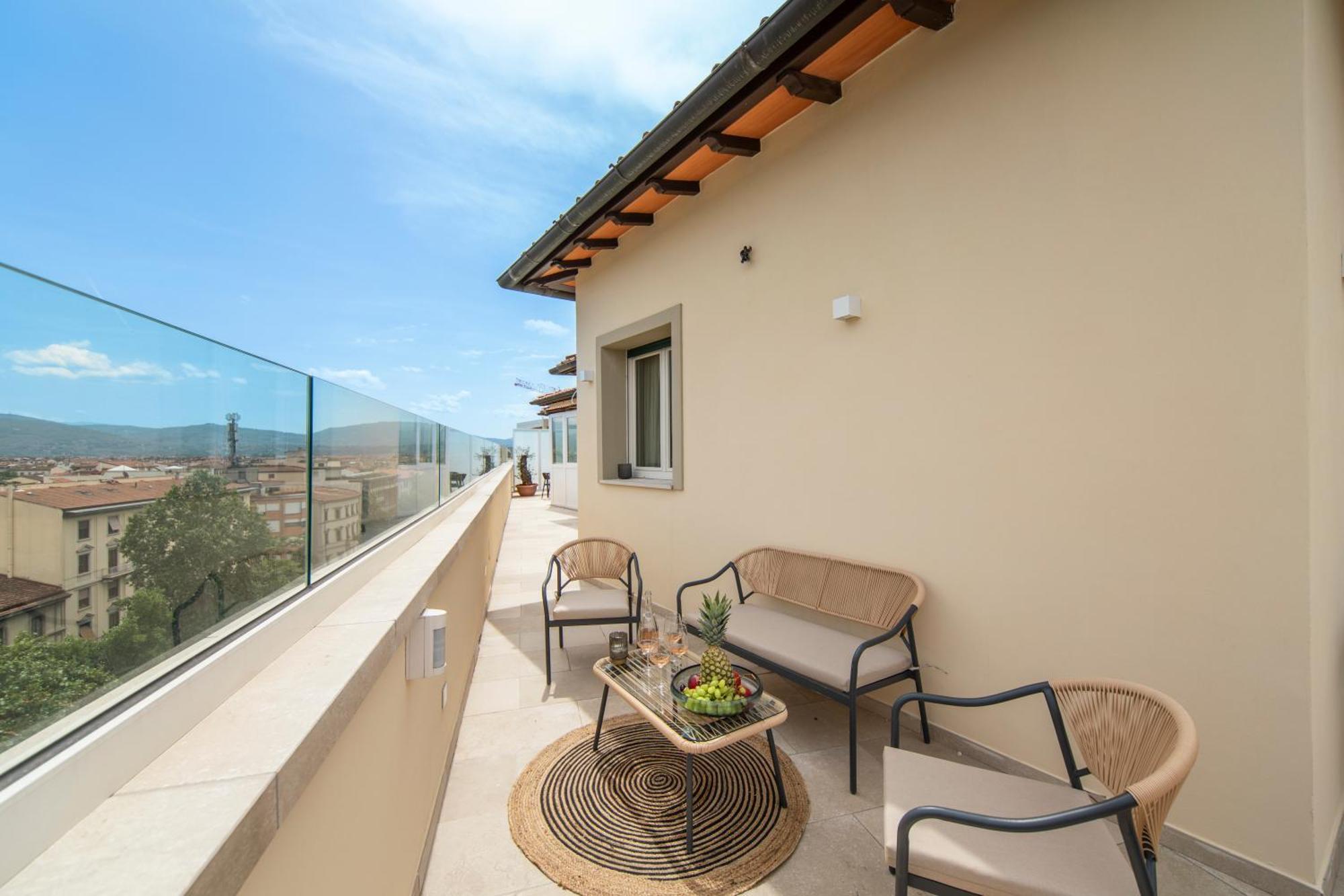 Penthouse With Terrace Over Appartement Florence
